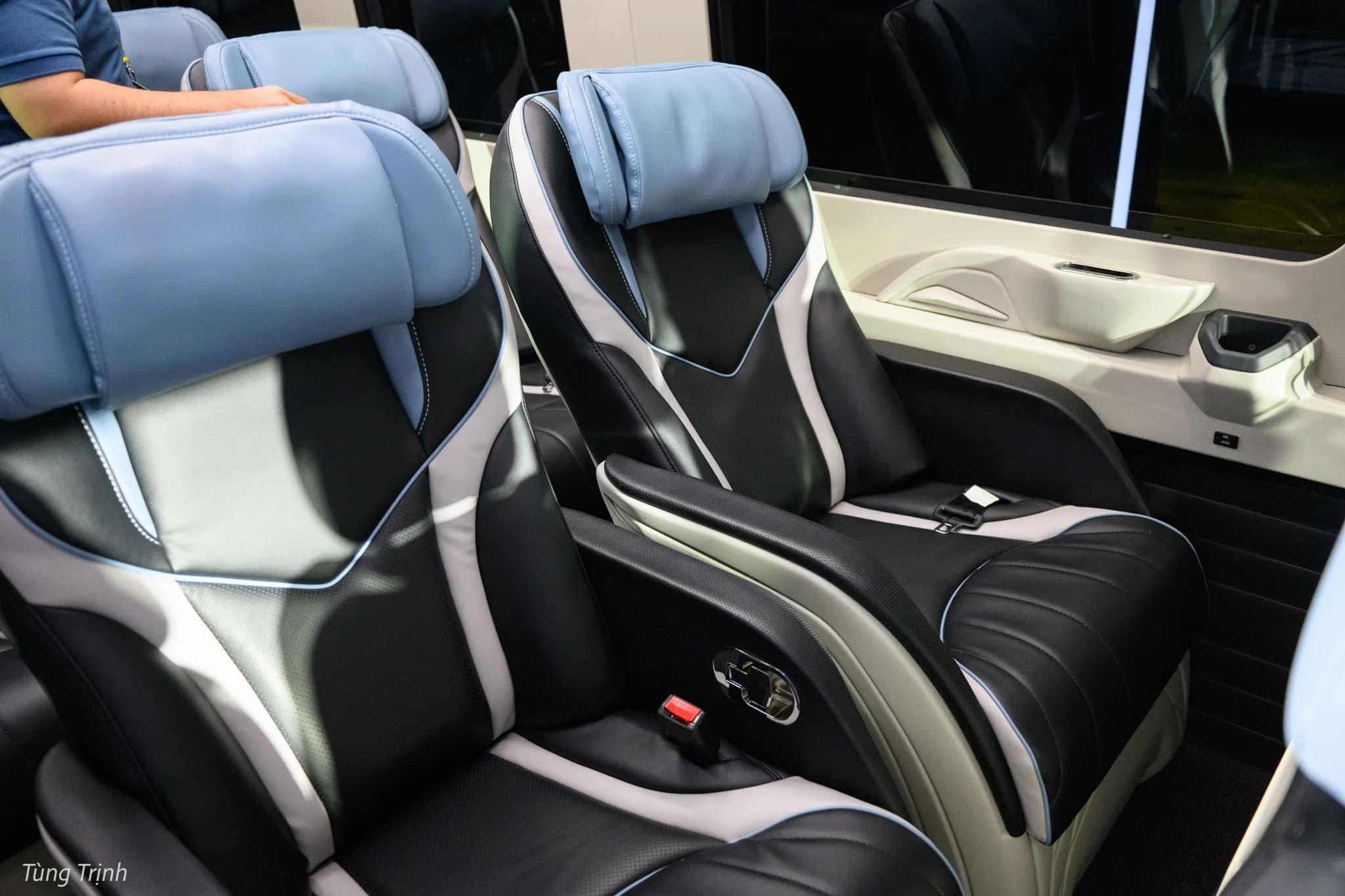 z5616902588433 4d8866b779c7a0da65dfbd47c6cdef69 Transit Limousine