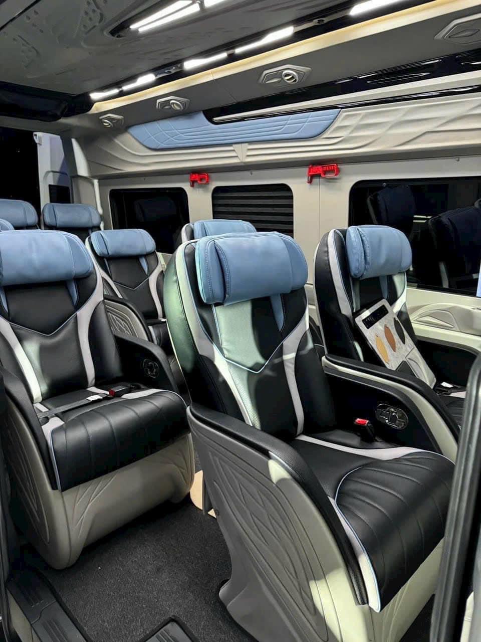 z5616902617625 b6c1eb2ac4c21ed706f5e934136d3e33 Transit Limousine